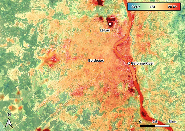 Map of Bordeaux showing land surface temperatures, the outskirts of the city are green, city is mostly red, water bodies are a deep red